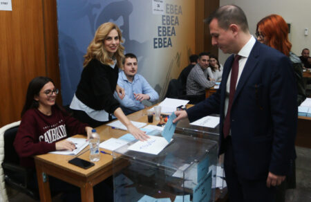 ekloges-dsa-o-ypopsifios-tis-nd-epitethike-frastika-ston-panagioti-doydoni-694050