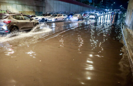 kakokairia-byron-saronei-tin-attiki-potamia-oi-dromoi-kai-minyma-112-dyskoli-nychta-695812