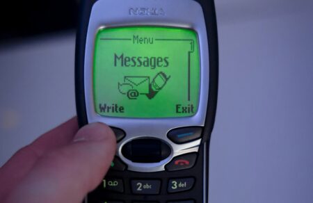 33-chronia-sms-h-istoria-mias-tychaias-technologikis-epitychias-705336