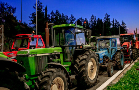 oyte-vima-piso-oi-agrotes-enischysi-ton-mplokon-apofasistike-stin-syskepsi-tis-nikaias-stochos-ta-1-000-trakter-694231