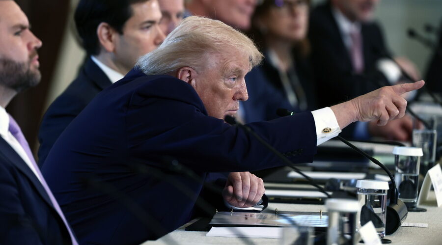  EPA/JIM LO SCALZO / POOL