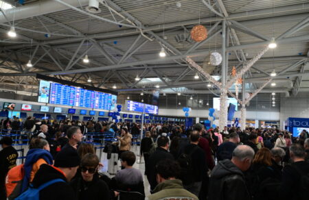 ston-aera-i-asfaleia-ton-ptiseon-sovares-kataggelies-ton-elegkton-enaerias-kykloforias-meta-kai-to-mplak-aoyt-sta-aerodromia-707906