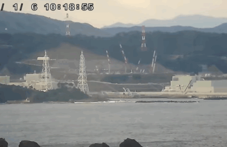 iaponia-vinteo-katagrafei-ti-stigmi-poy-seismos-62-richter-donei-ktiria-kai-pyriniko-stathmo-708567