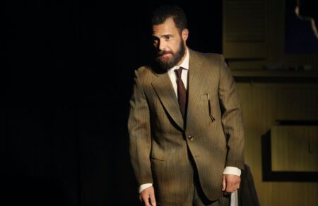 i-teleytaia-apologia-toy-nikoy-koemtzi-2os-chronos-gia-tin-parastasi-toy-vaggeli-gettoy-se-skinothesia-kosta-kimoyli-sto-theatro-nous-712148