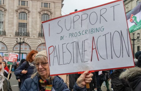 vretania-nikites-oi-apergoi-peinas-toy-palestine-action-712111