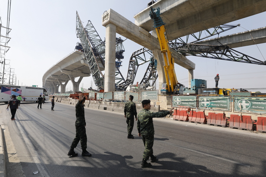 Κατάρρευση γερανού στην Ταϊλάνδη