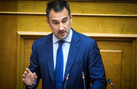 charitsis-na-min-dianoithei-i-kyvernisi-na-steilei-mat-sta-agrotika-mploka-709540