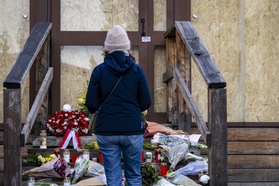 Το σφραγισμένο, πλέον, μπαρ Le Constellation. (EPA/JEAN-CHRISTOPHE BOTT)