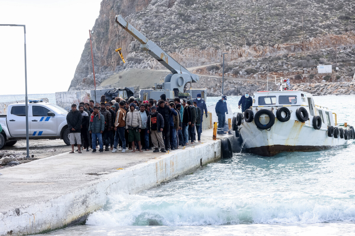 Ναυάγιο με νεκρούς μετανάστες ανοικτά των Καλών Λιμένων Κρήτης. Σε εξέλιξη βρίσκεται επιχείρηση έρευνας και διάσωσης των Αρχών για τον εντοπισμό αγνοουμένων. Μεταφορά διασωθέντων μεταναστών στο λιμάνι Καλών Λιμένων. Σάββατο 21 Φεβρουαρίου 2026 (ΣΤΕΦΑΝΟΣ ΡΑΠΑΝΗΣ / EUROKINISSI)