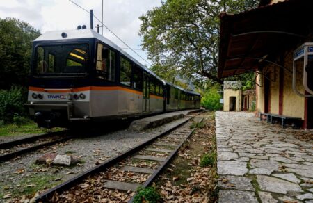 kalavryta-akinitopoiithike-o-odontotos-me-77-epivates-eno-chalase-kai-to-efedriko-treno-722872