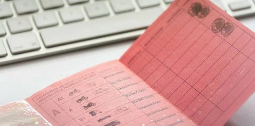 Τέλος εποχής για το χάρτινο «ροζ» δίπλωμα οδήγησης / Πότε καταργείται οριστικά και ποιοι πρέπει να το αλλάξουν νωρίτερα