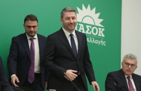 ypoklopes-aitima-gia-nea-exetastiki-epitropi-katathetei-to-pasok-kalei-mitsotaki-sti-voyli-o-androylakis-729340