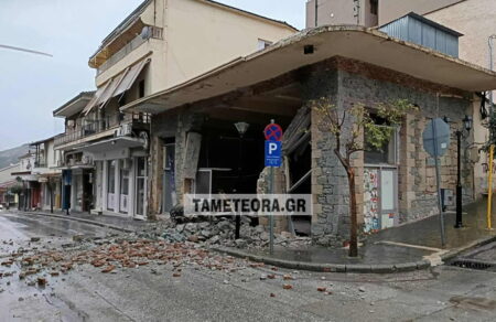 kalampaka-katerreyse-katastima-sto-kentro-tis-polis-718850