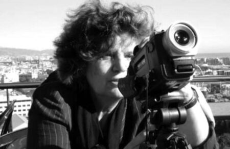 voyvoyla-skoyra-synthetei-ena-polyepipedo-kinimatografiko-sympan-opoy-i-istoria-diastayronetai-me-tis-eythraystes-anthropines-afigiseis-731961