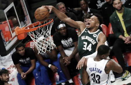 giannis-antetokoynmpo-krisi-sti-schesi-toy-me-toys-mpaks-poy-theloyn-na-meinei-ektos-os-to-telos-tis-sezon-738147