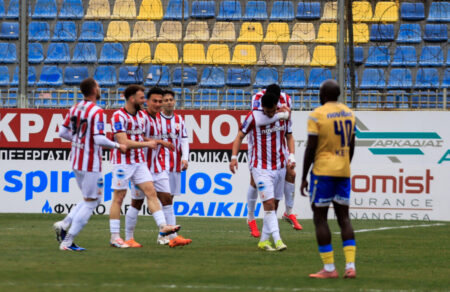 super-league-o-vythismenos-panserraikos-perase-me-1-0-apo-tin-tripoli-kai-epnixe-ton-astera-733696