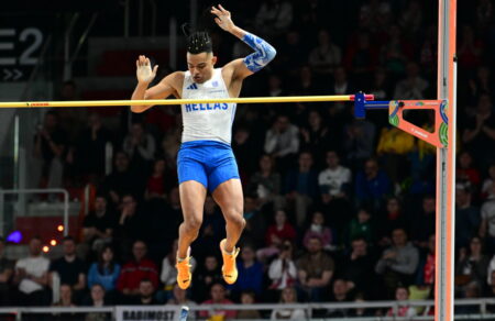 pagkosmio-kleistoy-stivoy-asimenio-metallio-o-emmanoyil-karalis-chrysos-stin-kardia-mas-739624