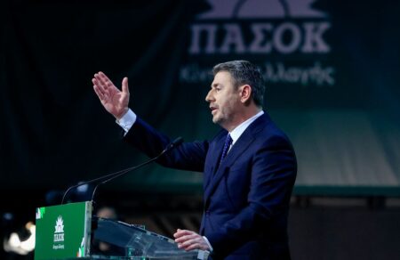 androylakis-sto-4o-synedrio-pasok-ektos-pragmatikotitas-senario-synergasias-me-aytoys-poy-organosan-tin-ithiki-kai-politiki-moy-exontosi-742418