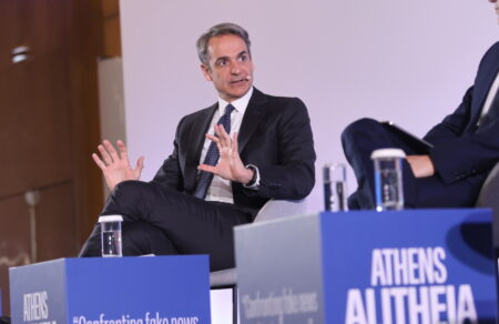 giorgos-lakopoylos-o-mitsotakis-yperaspistis-tis-enimerosis-alla-mono-otan-ton-voleyei-735730