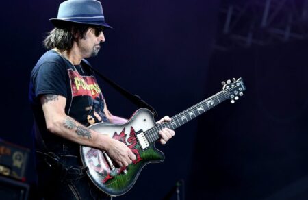motorhead-pethane-se-ilikia-64-eton-o-kitharistas-fil-kampel-736268