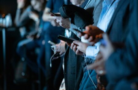 santseth-i-ispania-egkainiazei-ergaleio-epitirisis-tis-ritorikis-misoys-sta-social-media-734912