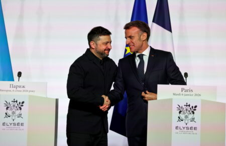 polemos-stin-oykrania-synantisi-makron-zelenski-sto-parisi-tin-paraskeyi-en-meso-diplomatikon-epafon-735175