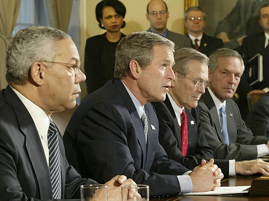 bush Υπουργικό συμβούλιο υπο την προεδρια του Τζορτζ Μπους, μετά την αμερικανική επιθεση στο Ιράκ το 2003.
EPA PHOTO AFPI/LUKE FRAZZA