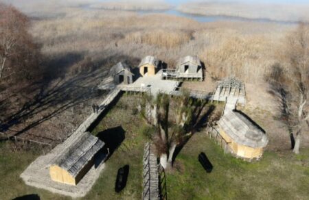 dispilio-kastorias-to-proistoriko-chorio-ton-7-500-eton-poy-kryvei-ena-alyto-mystirio-binteo-737058