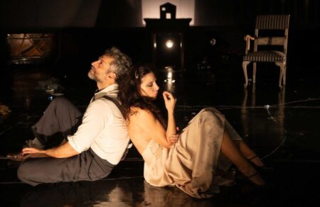 ergo-dyo-prosopon-i-nana-papadaki-kai-o-vaggelis-papadakis-grafoyn-gia-to-theatriko-toy-tenesi-oyiliams-737092