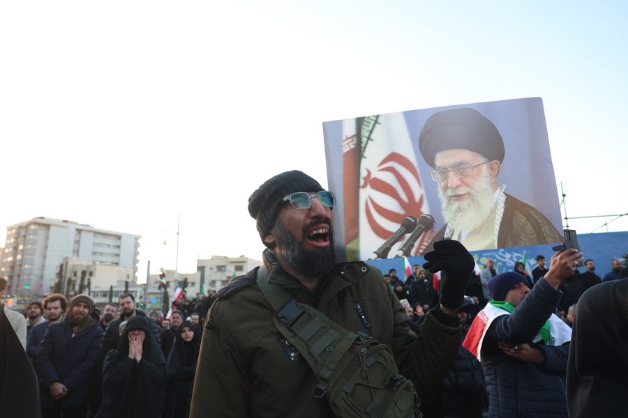 Ανάλυση / Ιράν: Οι εμπόλεμοι μετά τον θάνατο του Χαμενεϊ