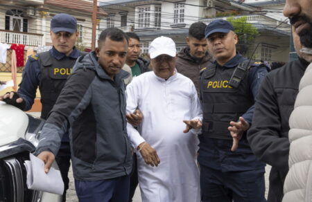 nepal-synelifthi-o-proin-prothypoyrgos-gia-tin-aimatiri-katastoli-ton-diadiloseon-742743