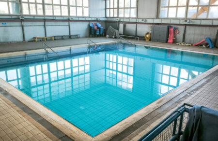 thessaloniki-10chronos-ypesti-kardiaki-anakopi-sto-poseidonio-kolymvitirio-735070