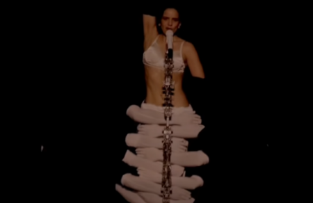 la-perla-o-dimitris-papaioannoy-skinothetei-tin-rosalia-737368