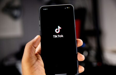tik-tok-protofanis-symfonia-10-dis-dolaria-stin-kyvernisi-tramp-736485