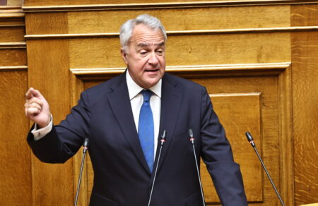 voyli-opekepe-sfodri-antiparathesi-me-epikentro-simeioma-varra-poy-kaiei-ton-voridi-734606