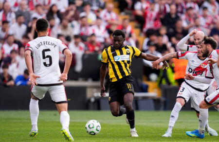 conference-league-varia-itta-tis-aek-3-0-apo-ti-ragio-vagiekano-kai-pleon-thelei-thayma-sti-revans-748478