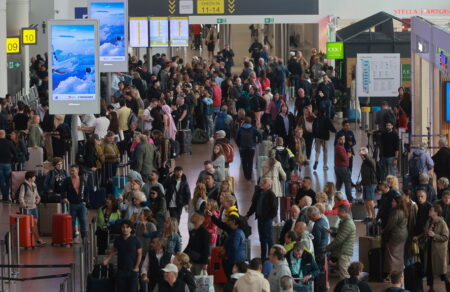 chaos-sta-eyropaika-aerodromia-to-neo-systima-elegchon-prokalei-polyores-oyres-kai-entones-antidraseis-750622