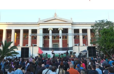 global-sumud-flotilla-i-antipolemiki-synaylia-sta-propylaia-gia-ti-nea-apostoli-vinteo-755648