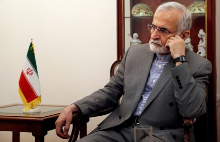 iran-sovara-traymatismenos-koryfaios-axiomatoychos-exoterikis-politikis-erotimata-gia-to-minyma-tis-stocheymenis-epithesis-744596