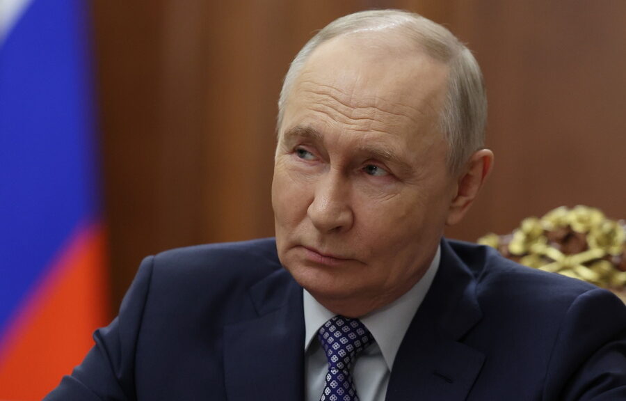 EPA/ALEXANDER KAZAKOV / SPUTNIK / KREMLIN POOL