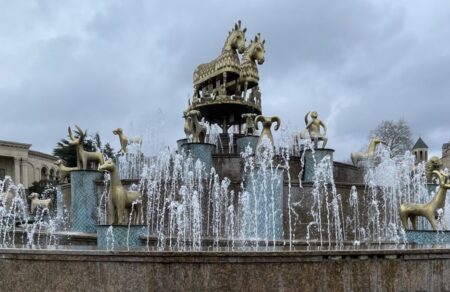 stin-kolchida-ston-apoicho-ton-argonayton-andres-gynaikes-terata-thaymata-profiteies-kai-geopolitiki-744296