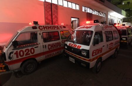 pakistan-maziki-molynsi-paidion-me-hiv-se-nosokomeio-chrisimopoioysan-tis-idies-syrigges-750154