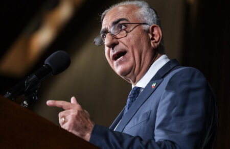 reza-pachlavi-me-ntomatopolto-ton-ypodechtikan-sto-verolino-754293