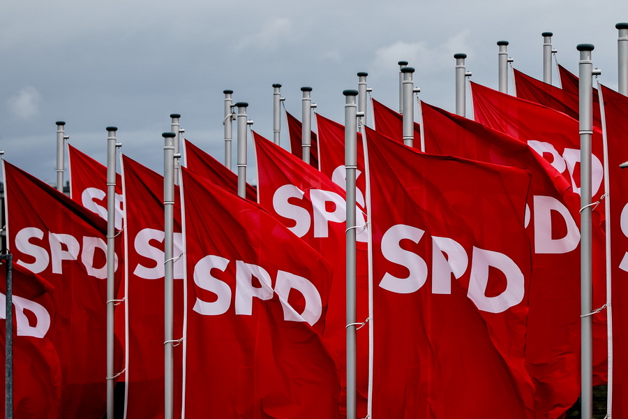 Υπουργός ή βουλευτής; Το ασυμβίβαστο και πως εφαρμόζεται σε διαφορετικές χώρες στην Ευρώπη και στις ΗΠΑ (infographic)