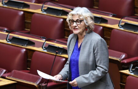 theano-fotioy-pethane-aifnidios-o-gios-tis-746588