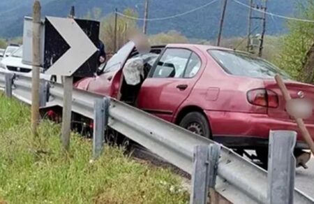 kavala-choris-diploma-o-odigos-toy-ich-sto-trochaio-dystychima-me-to-3chrono-paidi-749262