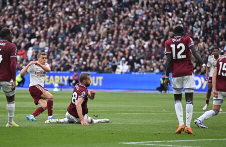 premier-league-36i-agonistiki-aggizei-ton-titlo-i-arsenal-dyo-strofes-prin-to-finale-762583