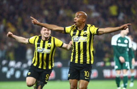super-league-playoffs-i-aek-protathlitria-gia-14i-fora-stin-istoria-tis-niki-thriler-stis-kathysteriseis-2-1-ton-panathinaiko-761918