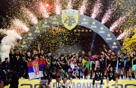 super-league-i-aek-ti-fiesta-titloy-kai-o-olympiakos-to-champions-league-meta-to-teliko-1-1-765153