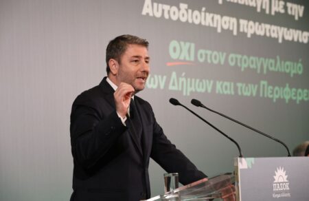 androylakis-gia-el-a-s-i-koinonia-den-echei-anagki-apo-one-man-show-kai-akrivopliromenes-kampanies-769149